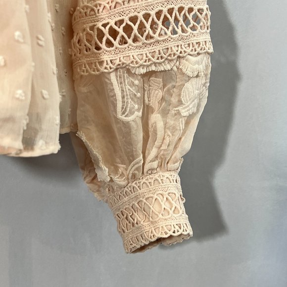 Gorgeous ALLISON New York Floral Embroidered Blouse in Blush Size Medium - Picture 7 of 12
